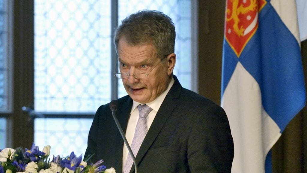 Sauli Niinistö maanpuolustuskurssin avajaisissa. Arkistokuva.