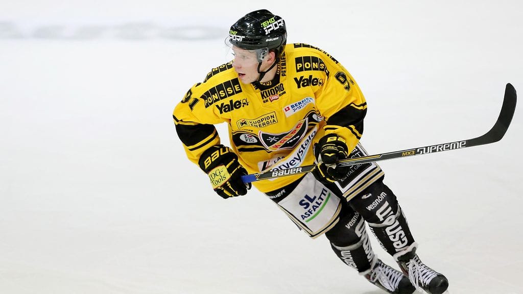 Janne Keränen juhli hattutemppua tiistaina. Arkistokuvaa.