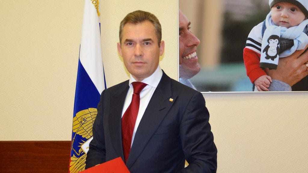 Venäjän lapsiasiavaltuutettu Pavel Astahov kuvattuna työhuoneessaan Moskovassa 29. tammikuuta 2013.