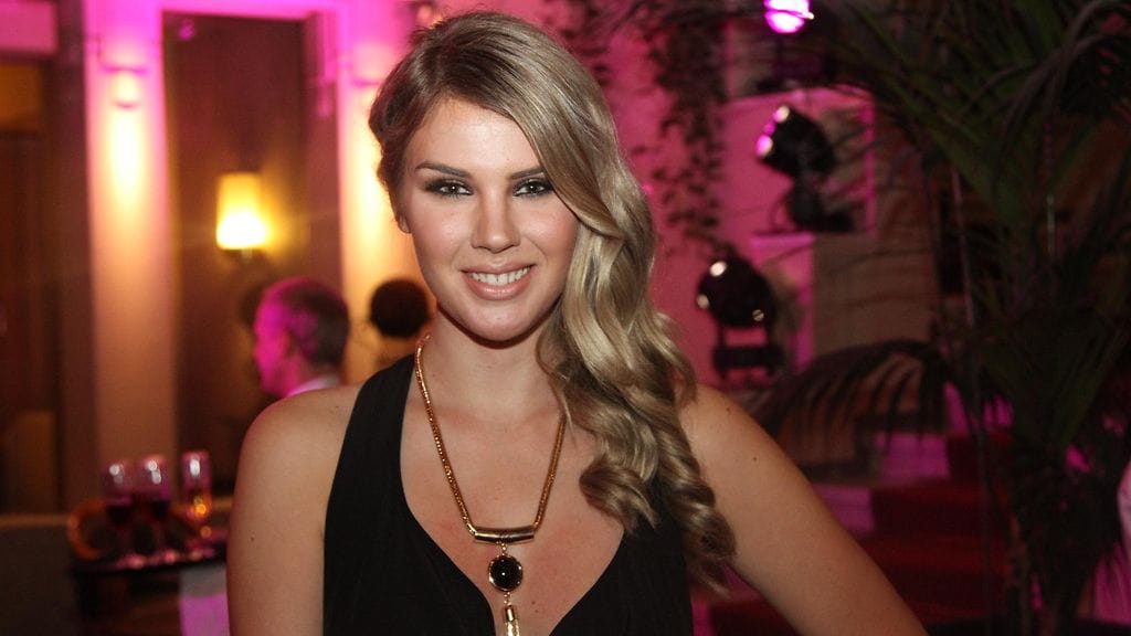 Missikaunotar vitsailee hänen ja miehensä pituuserosta someseuraajilleen.