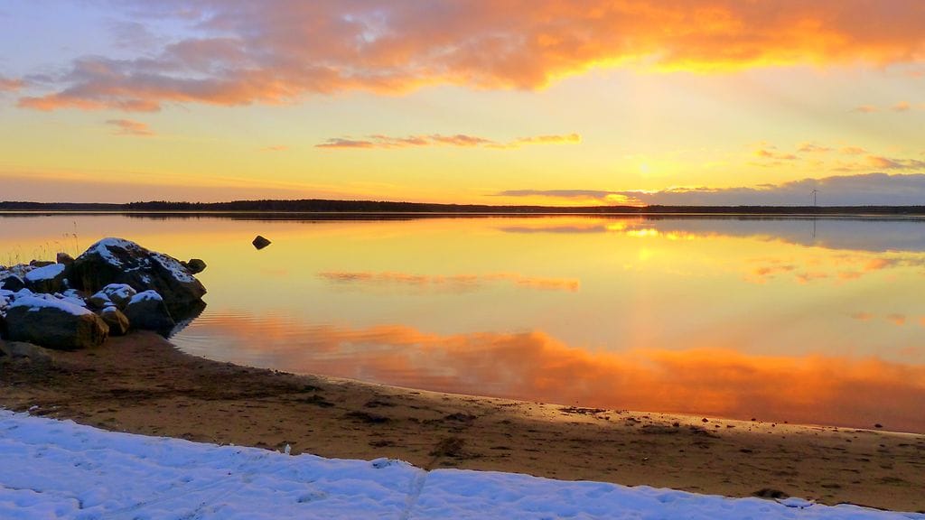 Auringonlasku Vaasassa 5. marraskuuta 2014. Lukijan kuva: Matti Hietala