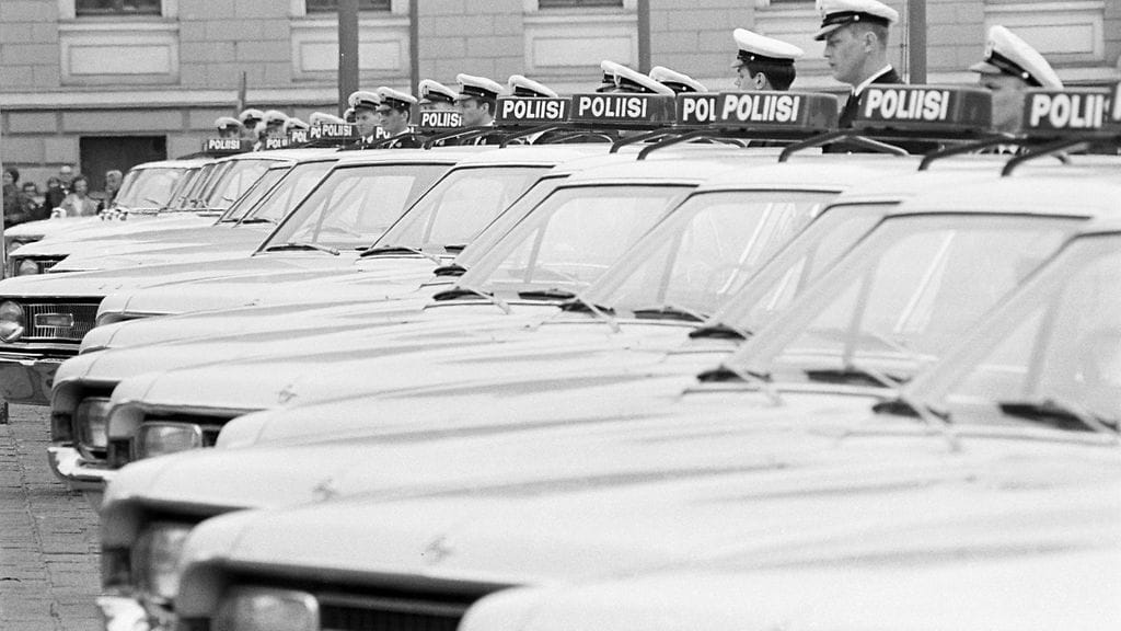 Tarva-autot luovutettin poliisille Helsingin Senaatintorilla 14. toukokuuta 1967.