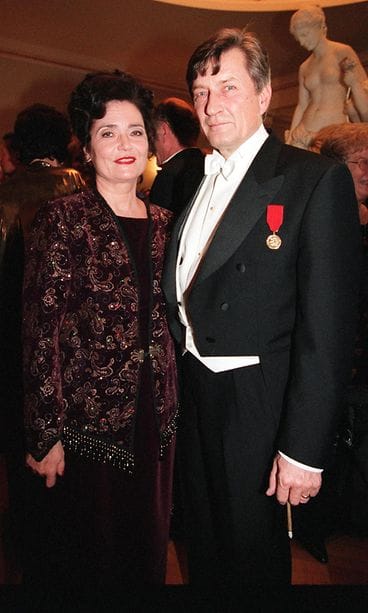 Tamara ja Tapani Perttu Linnan juhlissa vuonna 1998.