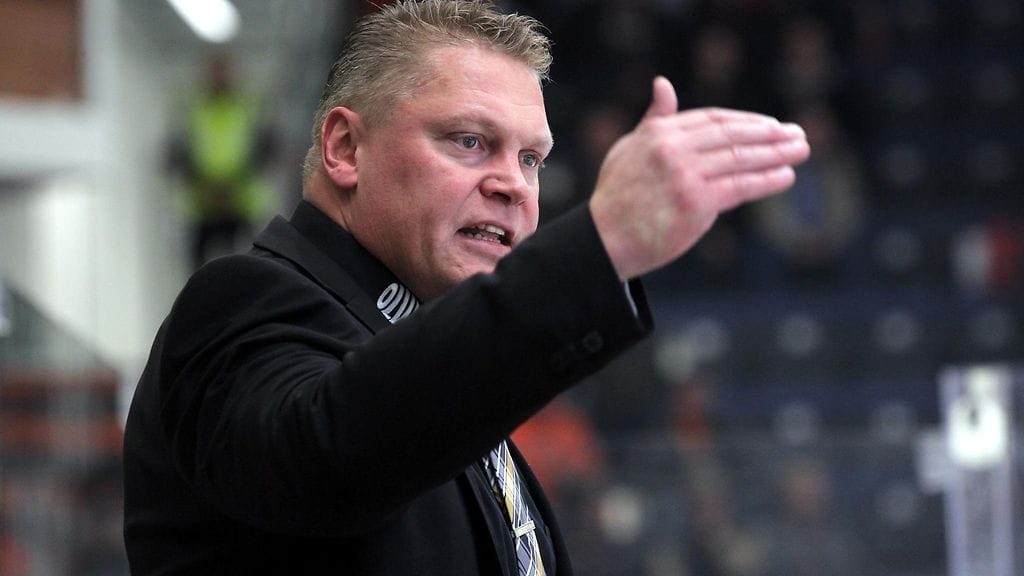 Pekka Virta ei ollut tyytyväinen vanhempien pelaajien työpanokseen. (arkistokuva)