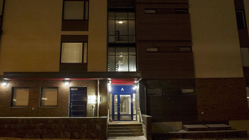 Kahden lapsensa murhasta epäilty ei vastustanut vangitsemista.