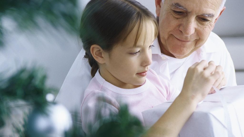 Muistisairaan joulua voivat ilahduttaa pienet, merkitykselliset asiat. Kuvituskuva.