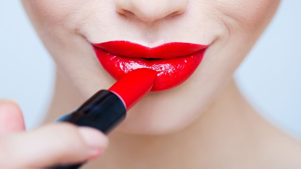 Operaatio Lipstick -kirja sopii vipinää kaipaaville naisille.