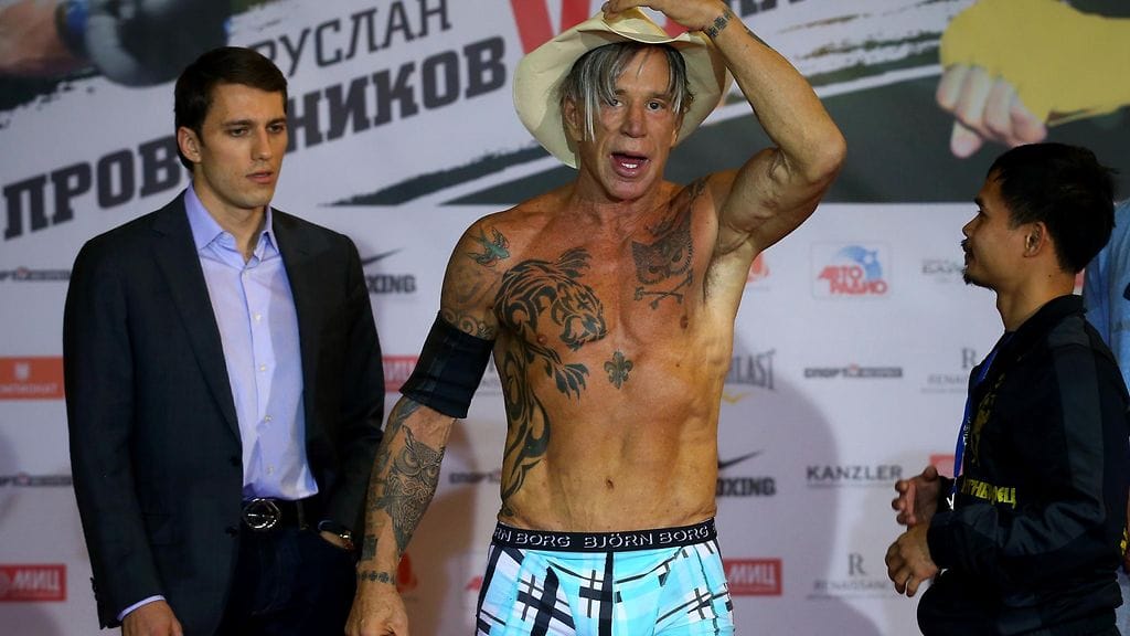 Mickey Rourke punnituksessa