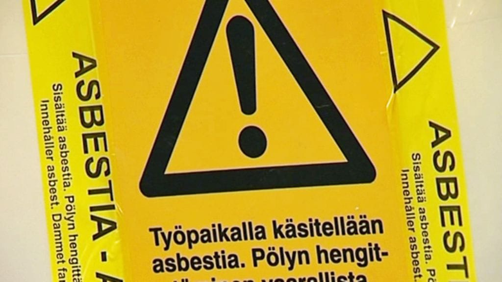 Asbestia käytettiin aikoinaan runsaasti rakennusmateriaaleissa. Sittemmin asbestin vaarallisuus on tiedostettu, eikä sitä saa enää käyttää.