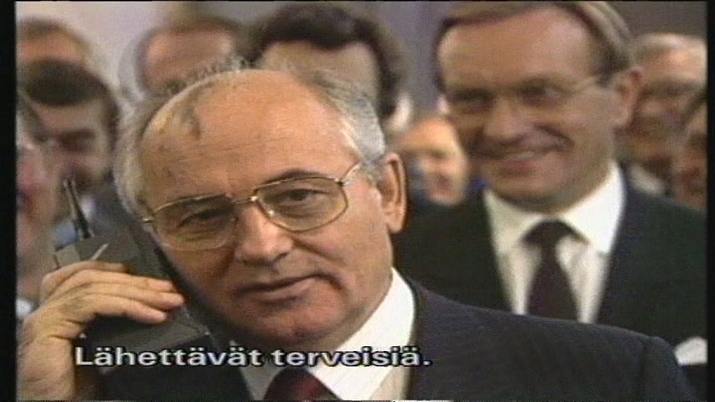 26.10.1989 Neuvostoliiton presidentti Mihail Gorbatshov yllättyy, kun saa puheyhteyden Moskovaan.