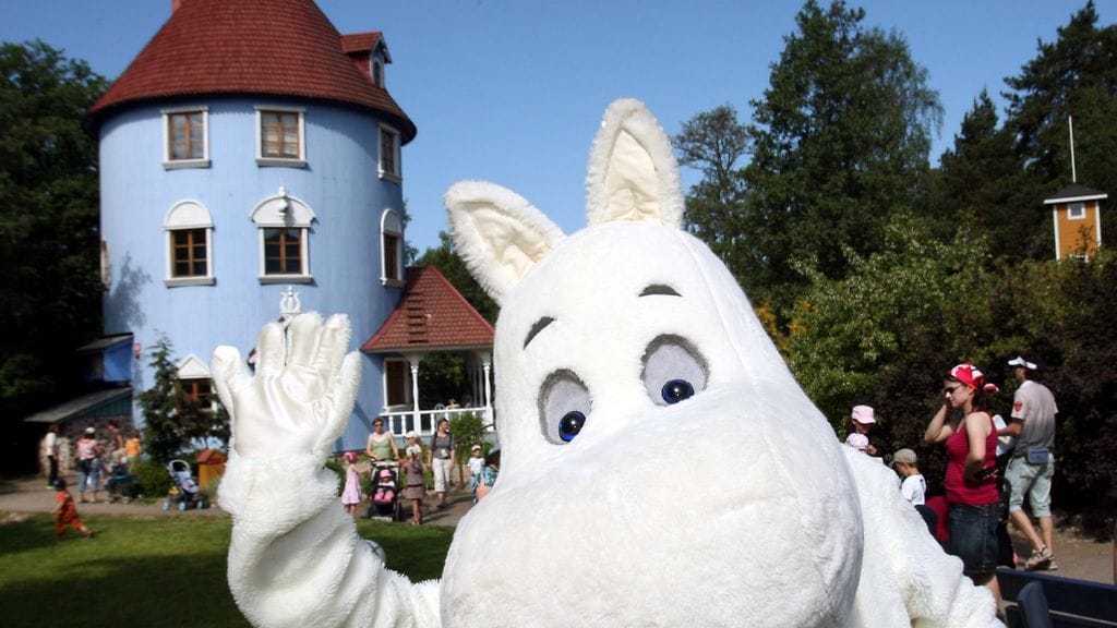 Tunnetuimmat suomalaiset ovat Ruotsissa kirjailija Tove Janssonin luoma Muumipeikko sekä peliyhtiö Rovion Angry Birds -hahmot.