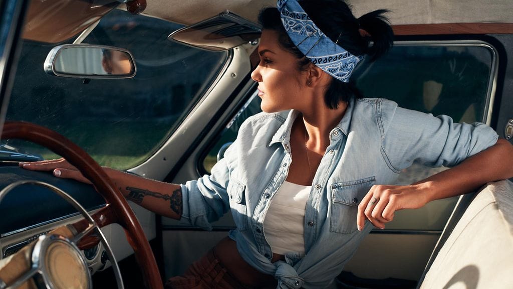 Pin up -muoti on hyvä esimerkki menneiden vuosikymmenten tyylistä, joka on tullut takaisin katukuvaan päivitettynä versiona.