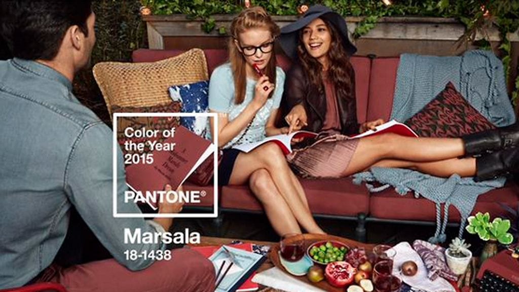 Pantone valitsi jälleen vuoden värin. Kuvakaappaus Pantonen verkkosivuilta.