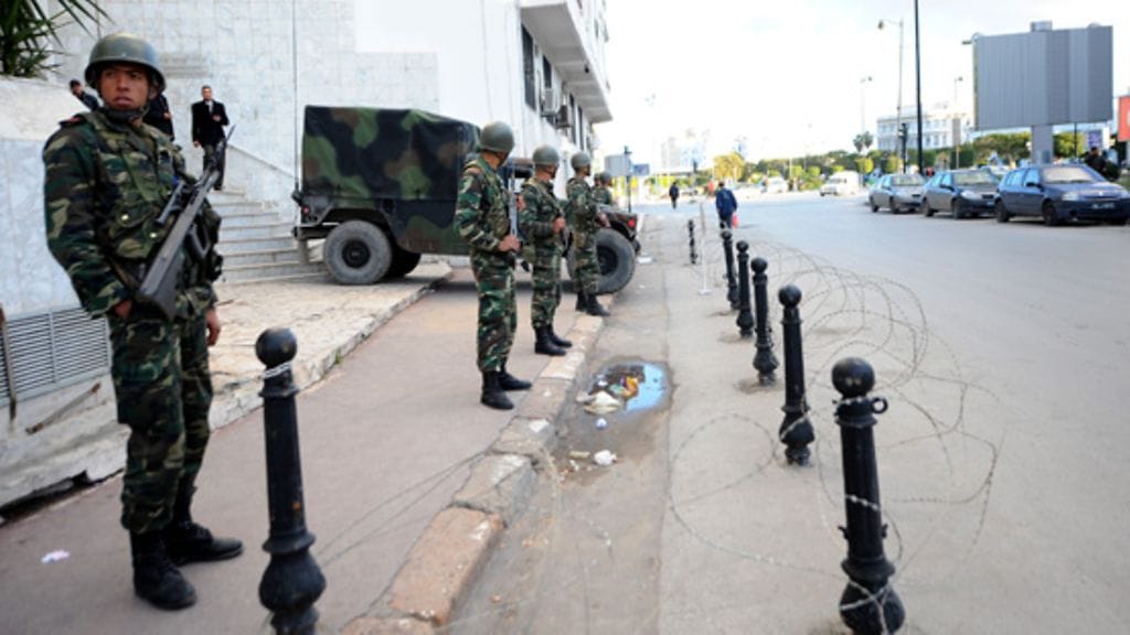 Sotilaita lähellä Tunisian pääkaupunkia.