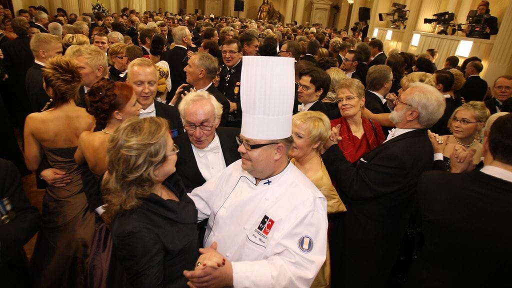 Keittiömestarit tanssahtelivat vieraiden joukossa vuonna 2007. Tätä ei Linnan henkilökunta katsonut hyvällä.