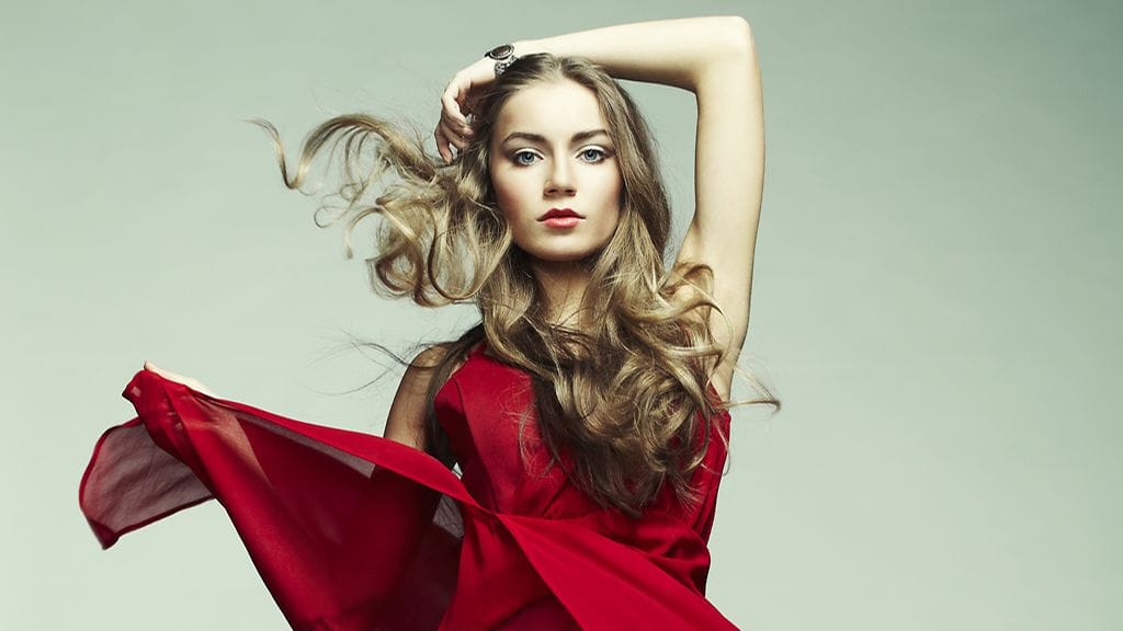 Säväytä itsenäisyyspäiväjuhlissa upealla meikillä ja juhlakampauksella.