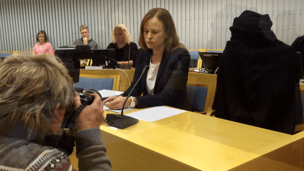 Syytettynä on nainen, jonka Oulun käräjäoikeus tuomitsi elinkautiseen viiden vauvansa surmaamisesta.