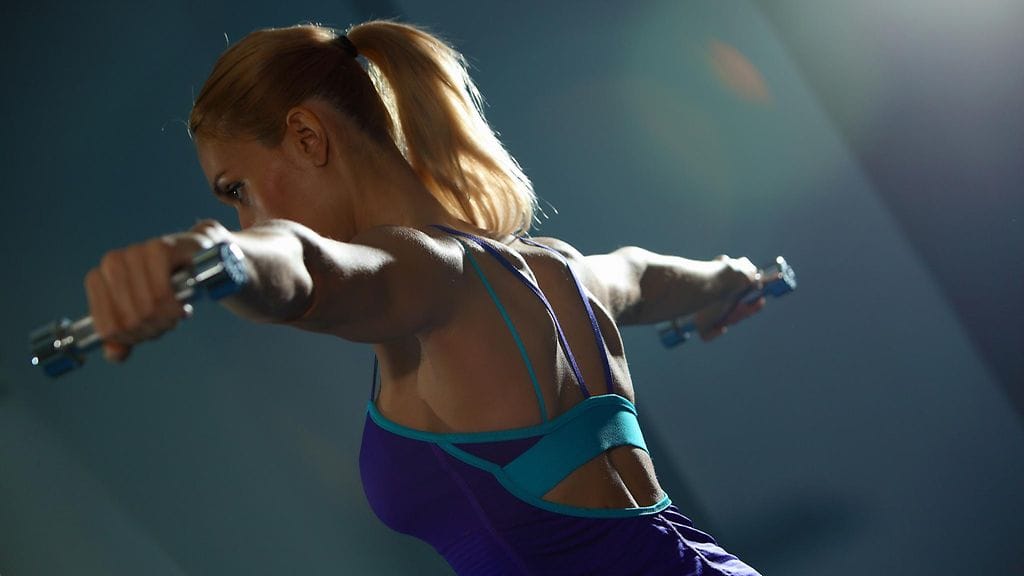 Moni nainen haaveilee kiinteistä ja urheilullisista käsistä.