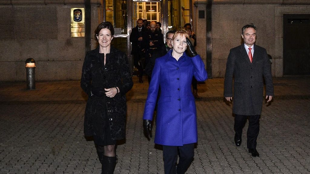 Kokoomuksen Anna Kinberg Batra (vas.), keskustapuolueen Annie Loof (kesk.) ja liberaalien Jan Björklund (oik.).