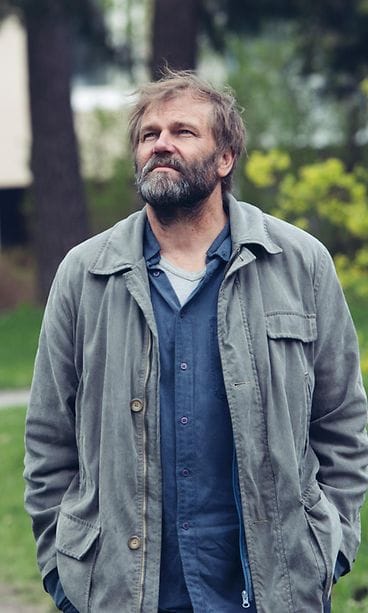 Kai Lehtinen Saken roolissa elokuvassa Päin seinää.