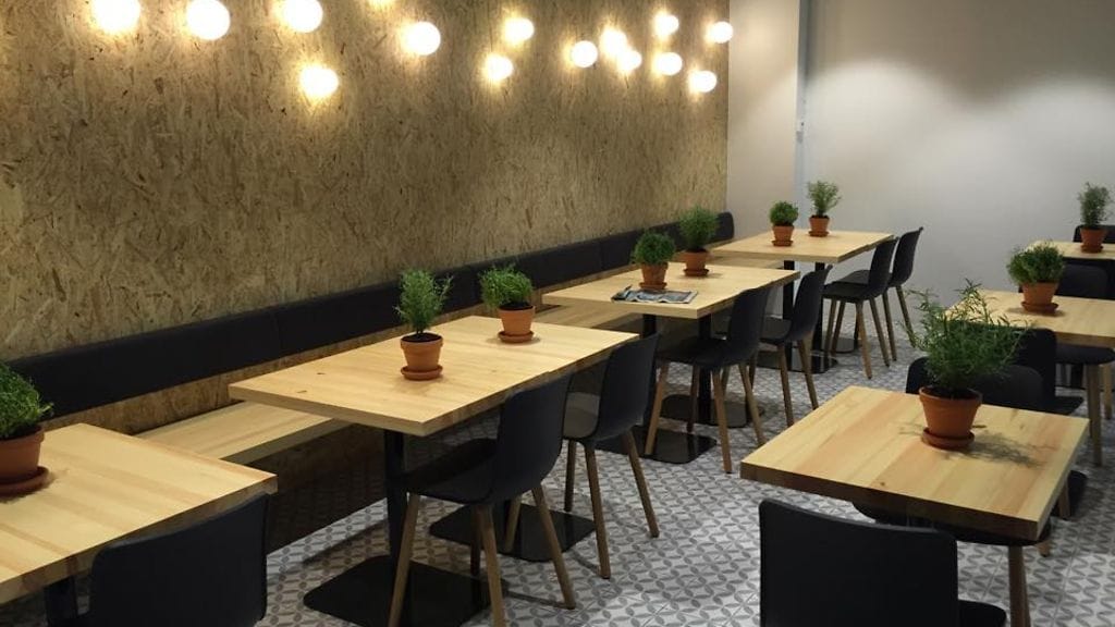 Päivi Meuronen suunnitteli Splizzeria-ravintolaketjun sisustuksen.