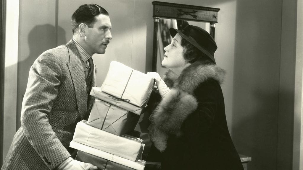 Antiikkiesineet ja vintage-vaatteet voivat olla hienoja lahjoja, kunhan saaja varmasti osaa niitä arvostaa.