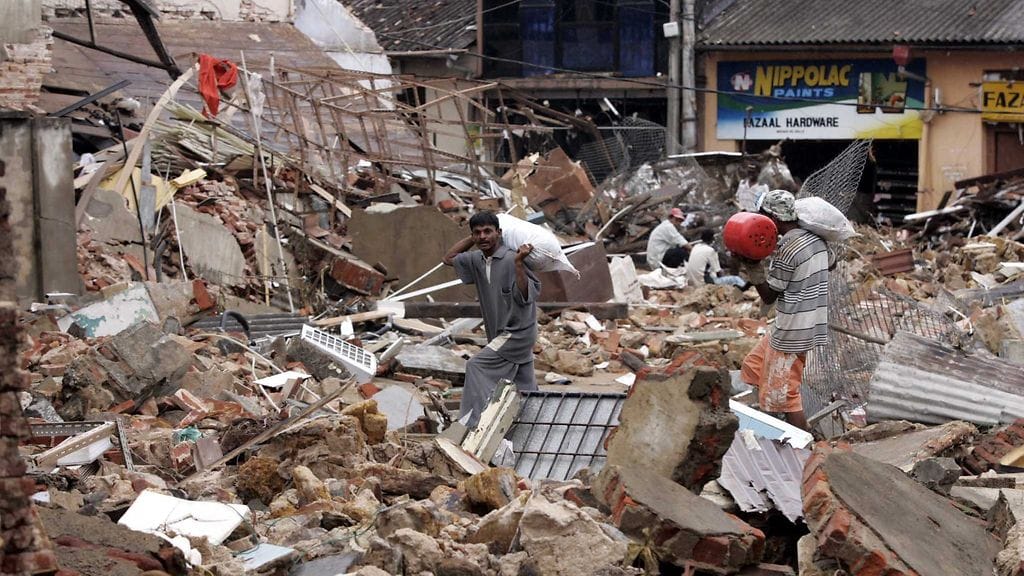 Vuonna 2004 tsunami nousi Intian valtamerellä ja aiheutti valtavaa tuhoa sen rannikkoalueilla. Yli 220 000 ihmistä sai surmansa.