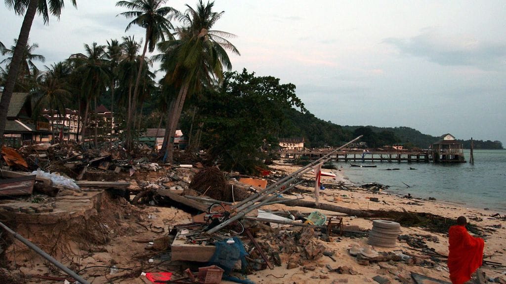 Tsunamin tuhoja Koh Phi Phi -saarella Thaimaassa kuvattuna 31. joulukuuta 2004.