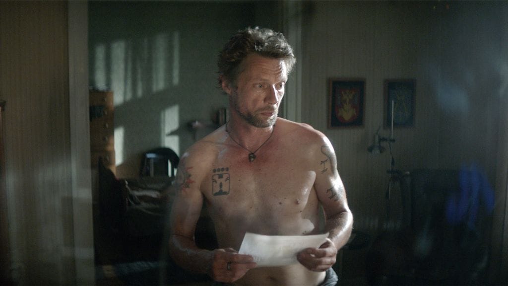 Antti Reini Jussi Vareksen roolissa elokuvassa Vares – Sheriffi