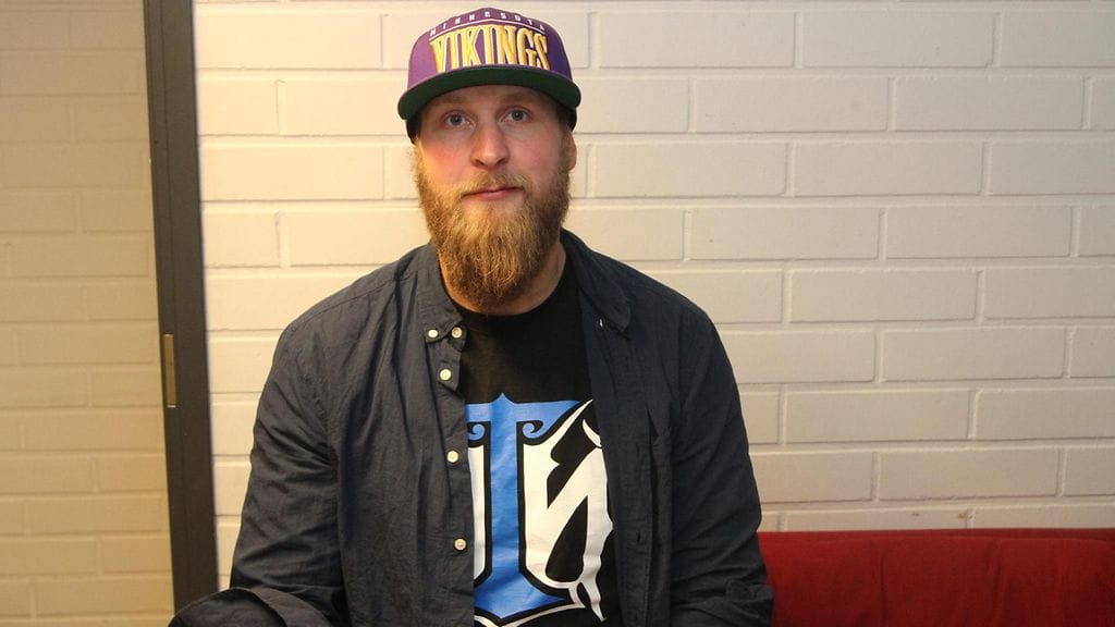 Robert Helenius Possen kulisseissa.