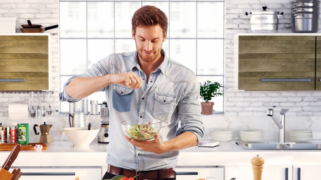 Mies, joka osaa kokata tai korjata jotain, on naisten mieleen.