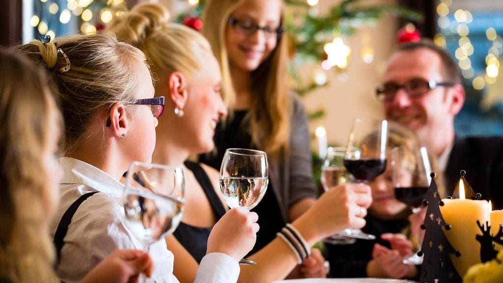 Ulkomailla joulua viettäessä eniten kotimaasta kaivattiin perhettä ja tuttuja jouluruokia. Kuvituskuva.