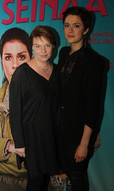 Elina Knihtilä ja Krista Kosonen Päin seinää -kutsuvierasensi-illassa 18.12.2014,. (3)