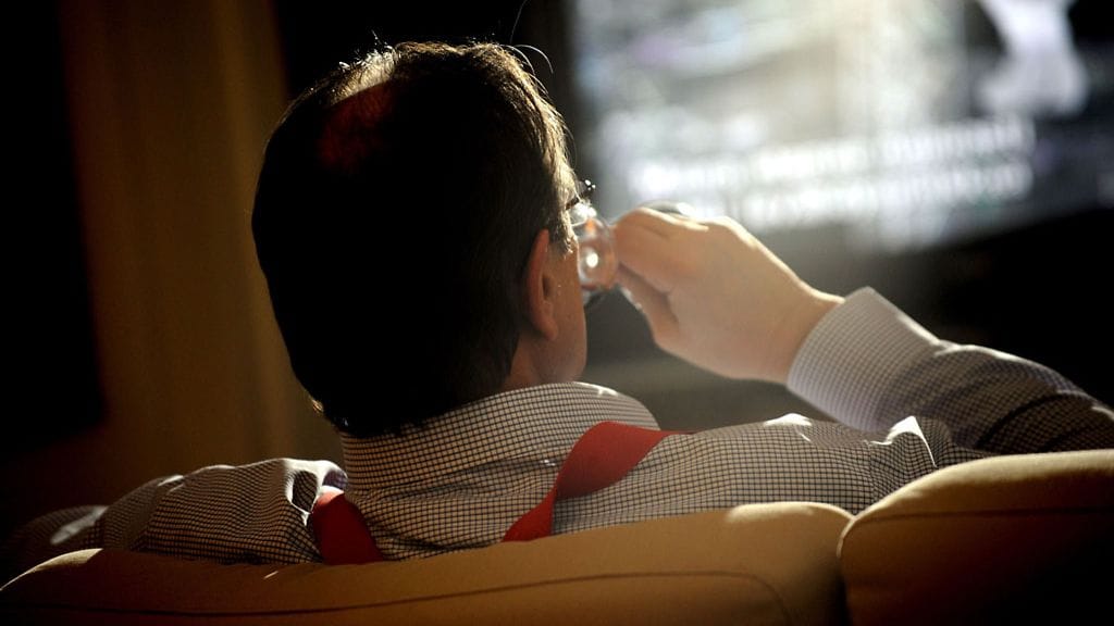 joulu alkoholi yksinäisyys kriisi kriisipuhelin yksinäinen