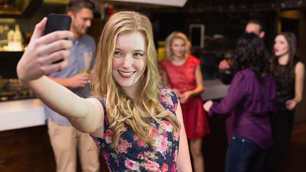 Tuliko otettua pari liikaa? Jatkossa Facebook saattaa varoittaa, jos näytät humalaiselta lisäämässäsi kuvassa.