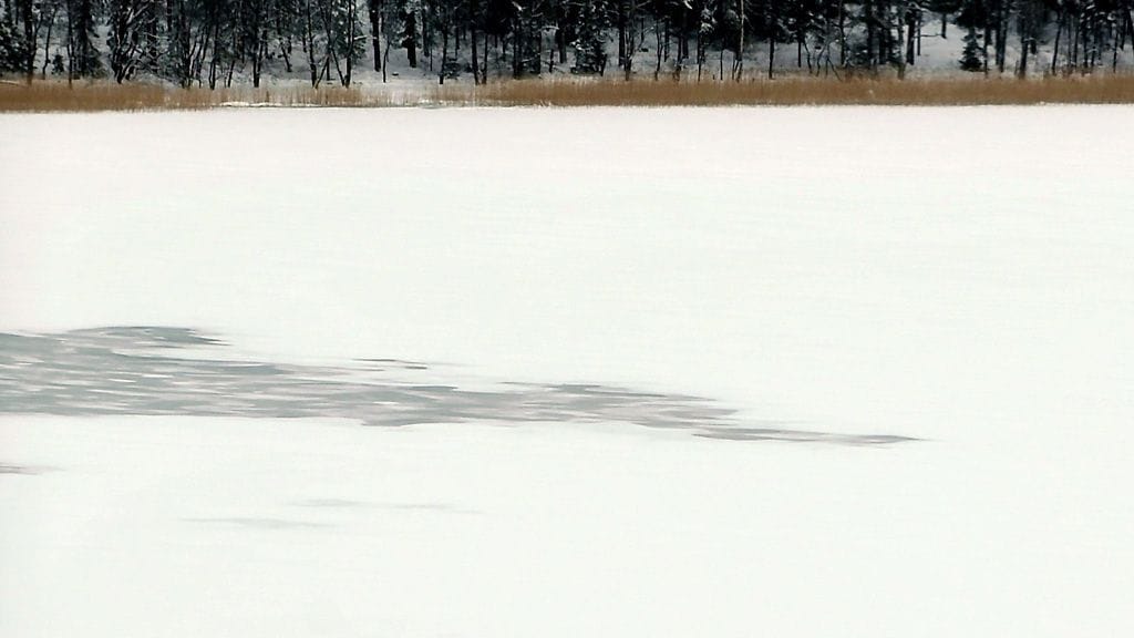 Hangossa heikkoihin jäihin pudonnut mies oli pysynyt pinnalla pinnalla styroksisen eväslaatikon avulla.