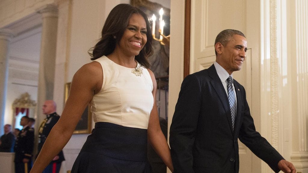 Barack ja Michelle Obama osallistuivat maanantaina 12. helmikuuta tilaisuuteen Washingtonissa, jossa paljastettiin presidenttiparin viralliset muotokuvat.