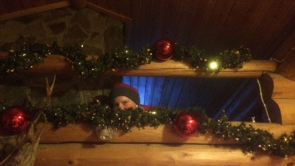 Frosty-tonttu lähettää kaikille lämpimät joulun toivotukset parvelta!