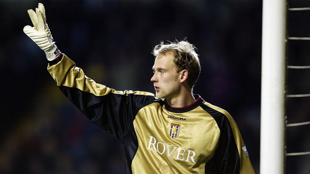 Peter Enckelman torjui Valioliigassa Aston Villan riveissä.