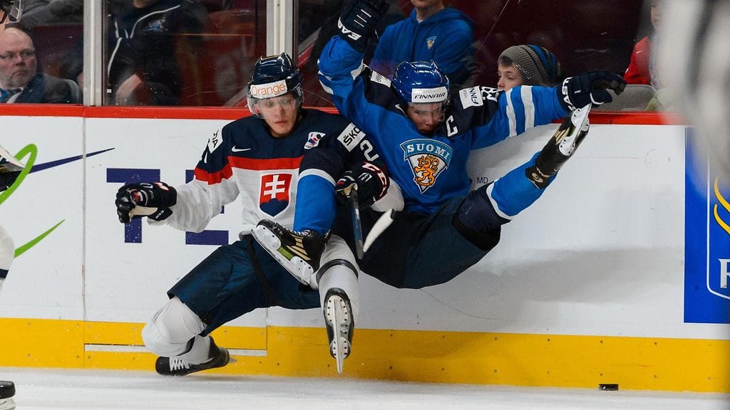 Artturi Lehkonen kävi takamuksellaan Slovakiaa vastaan.