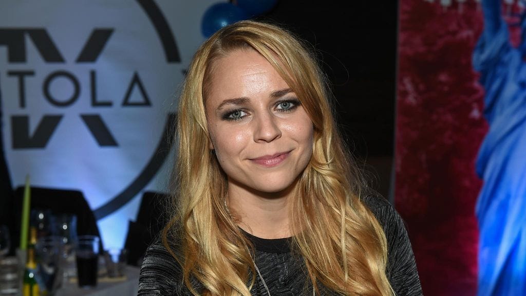 Paula Vesala kannustaa ystäväänsä Antti Asplundia Los Angelesin muotiviikoilla.