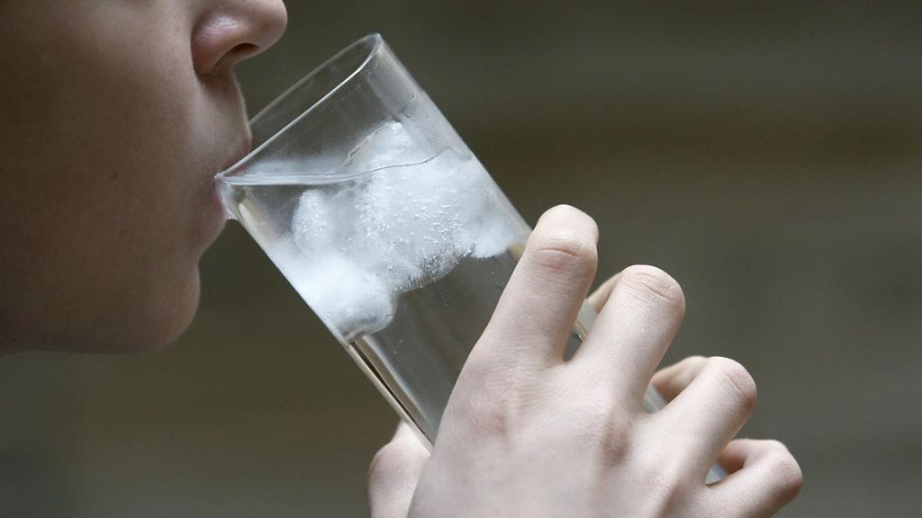 Puhdasta vettä pidetään Suomessa itsestäänselvyytenä. Yleistyvät sään ääri-ilmiöt lisäävät pohjavesien likaantumisriskiä.