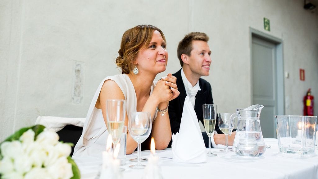 Ensitreffit alttarilla, Viola ja Esa