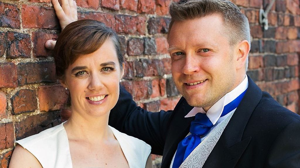 Ensitreffit alttarilla Piia ja Jussi