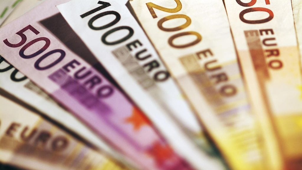 Suurin osa Toto-voiton summasta ei mahtunut kuvaan.