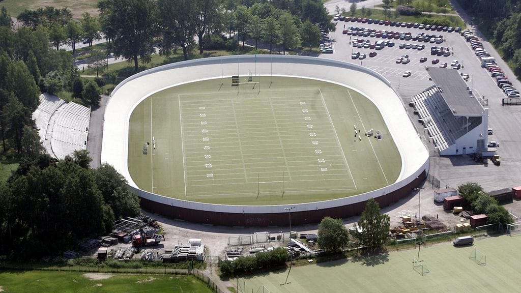 Viisikymppinen mies tunkeutui Helsingin Velodromille ja hillui siellä alastomana vartijoiden ja poliisin saapuessa. Arkistokuva.