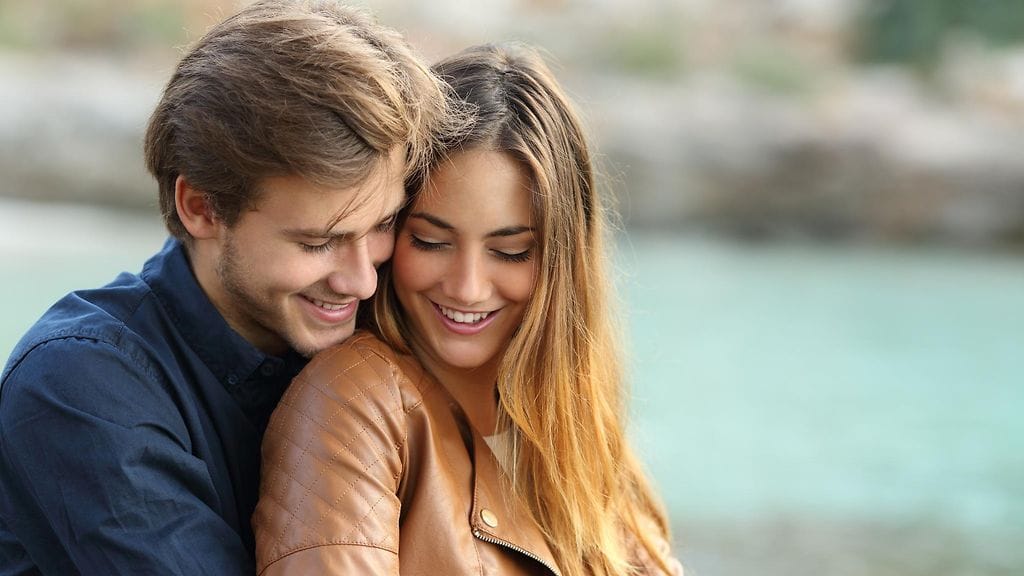 Pariskunta rannalla 3