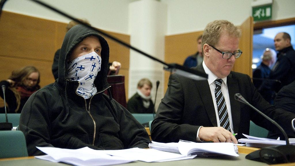 Jyväskylän kirjastopuukotuksesta epäilty mies Keski-Suomen käräjäoikeudessa Jyväskylässä.