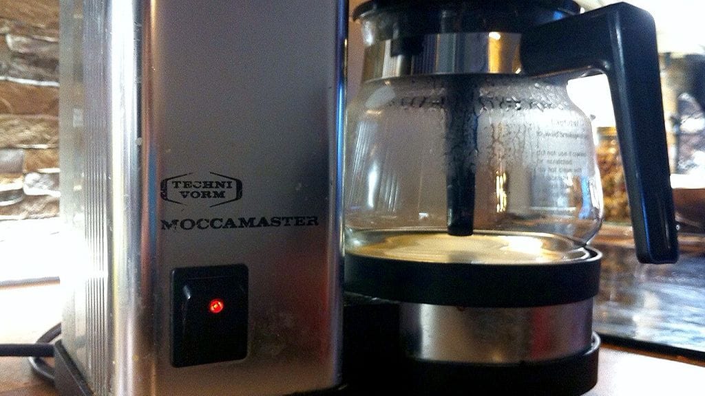 Kahvinkeitin tulisi puhdistaa jokaisen käytön jälkeen.