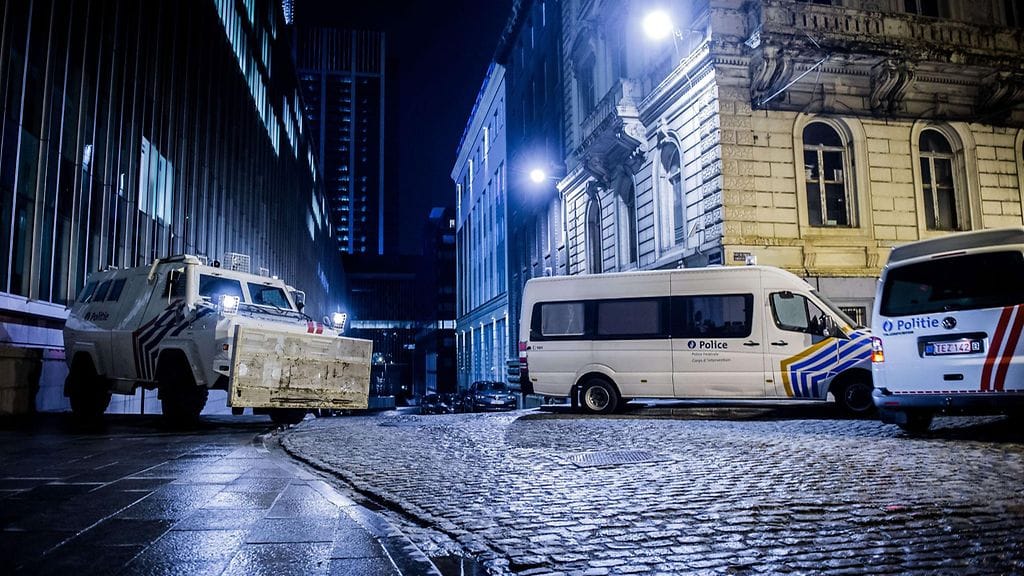 Terroristijahtia Belgiassa iskujen jälkeen.